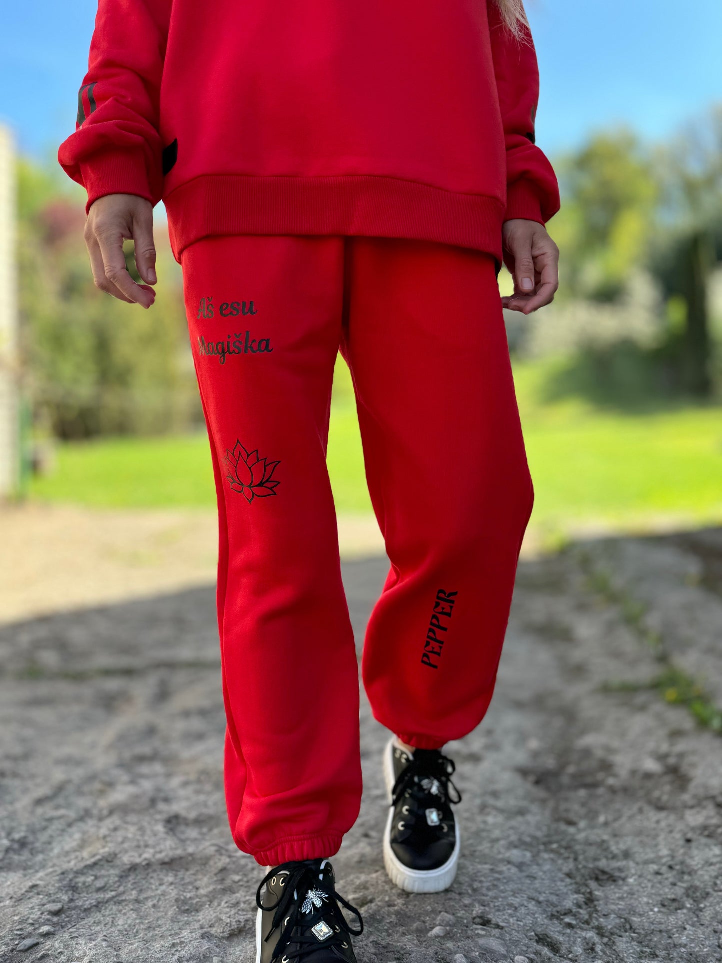 Moterims PEPPER Magic Red kelnės su pūkeliu