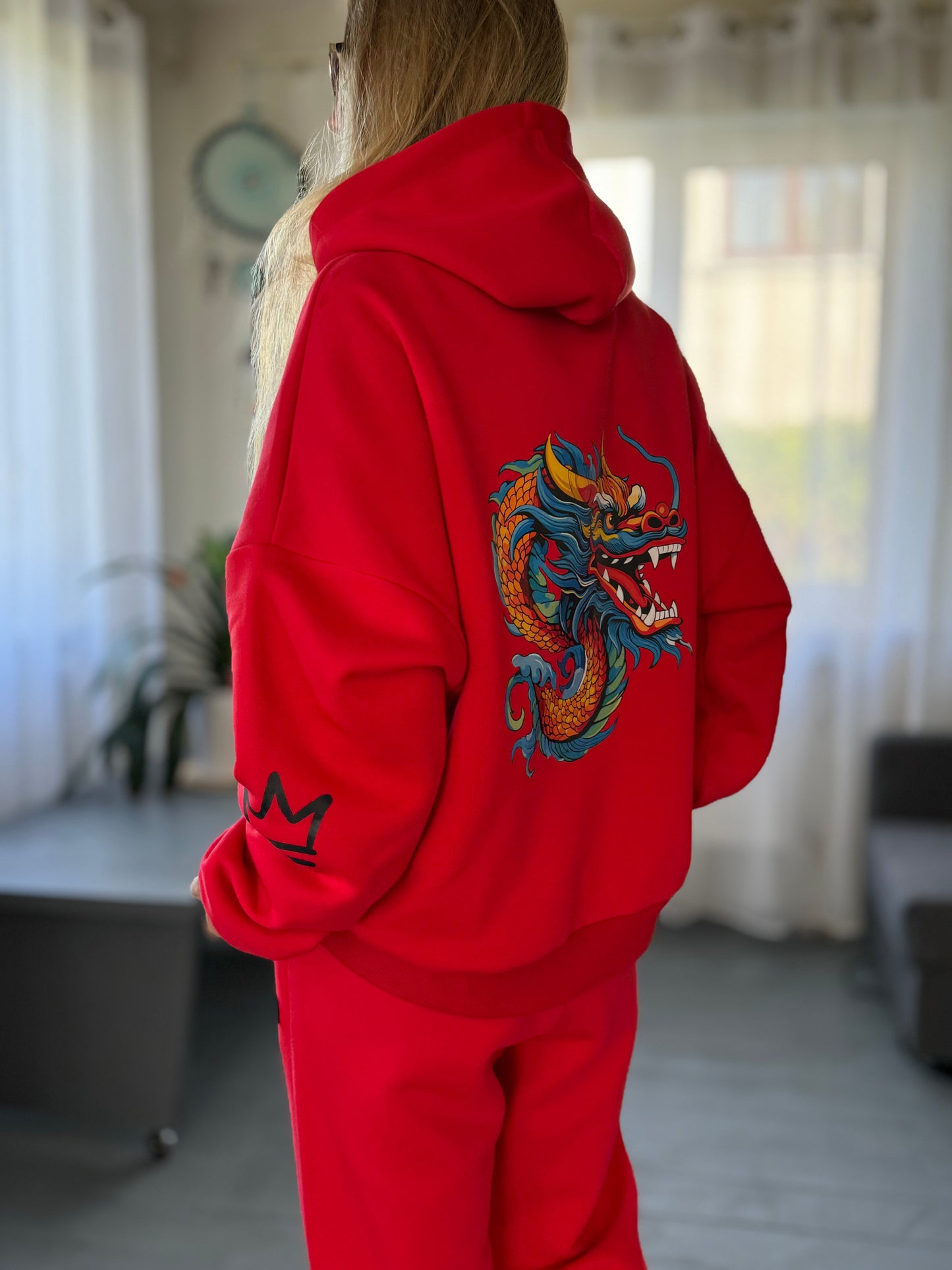 Moterims Magic Red laisvalaikio kostiumas su pūkeliu ir pelėda